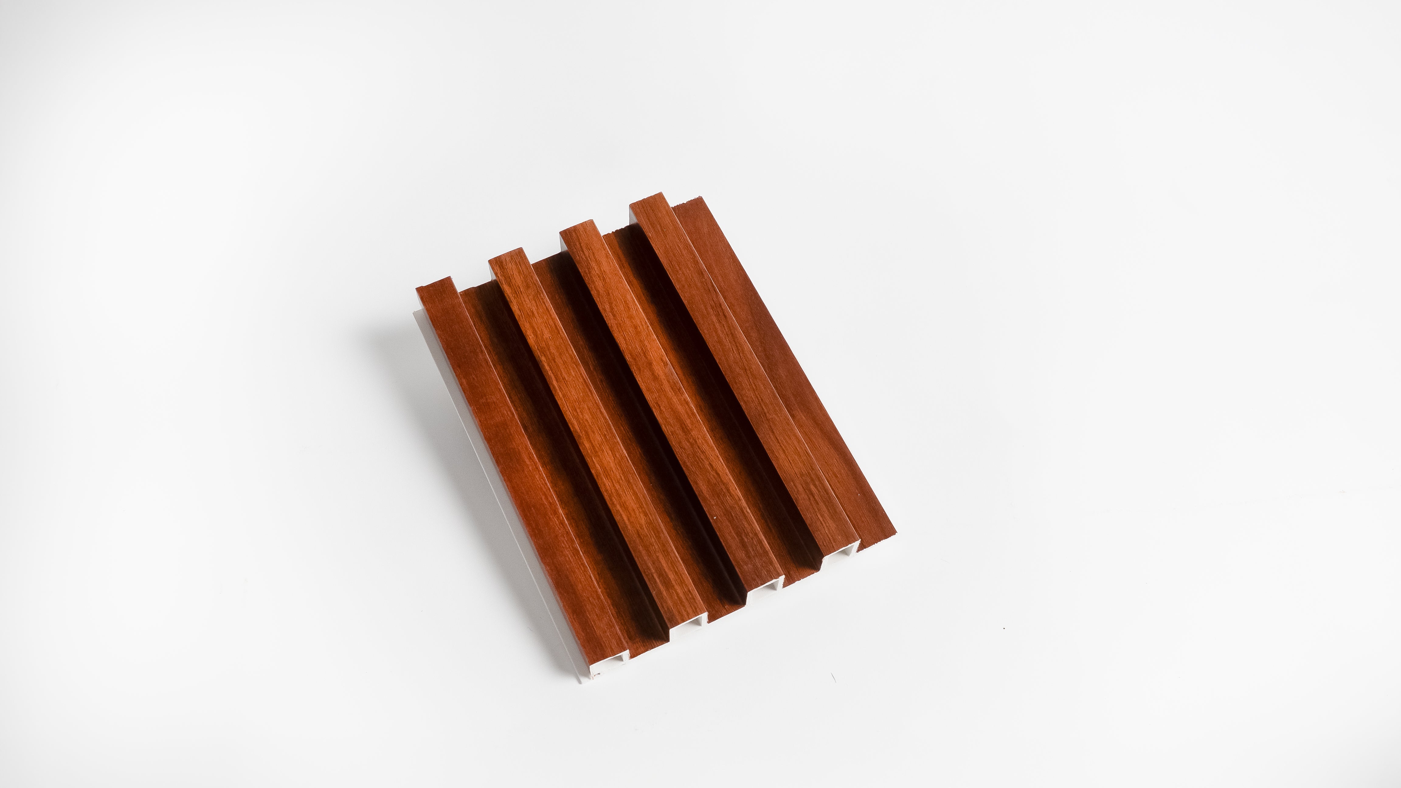 Lambrin WPC Interior Parota Caja